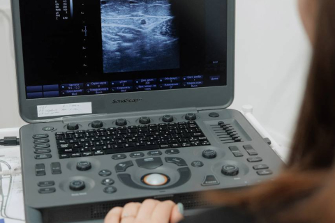 Акция '1+1' до 31 января! Прием флеболога + УЗИ вен ДЛЯ ДВОИХ 700р.